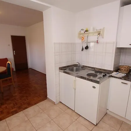 And Dino Apartment *